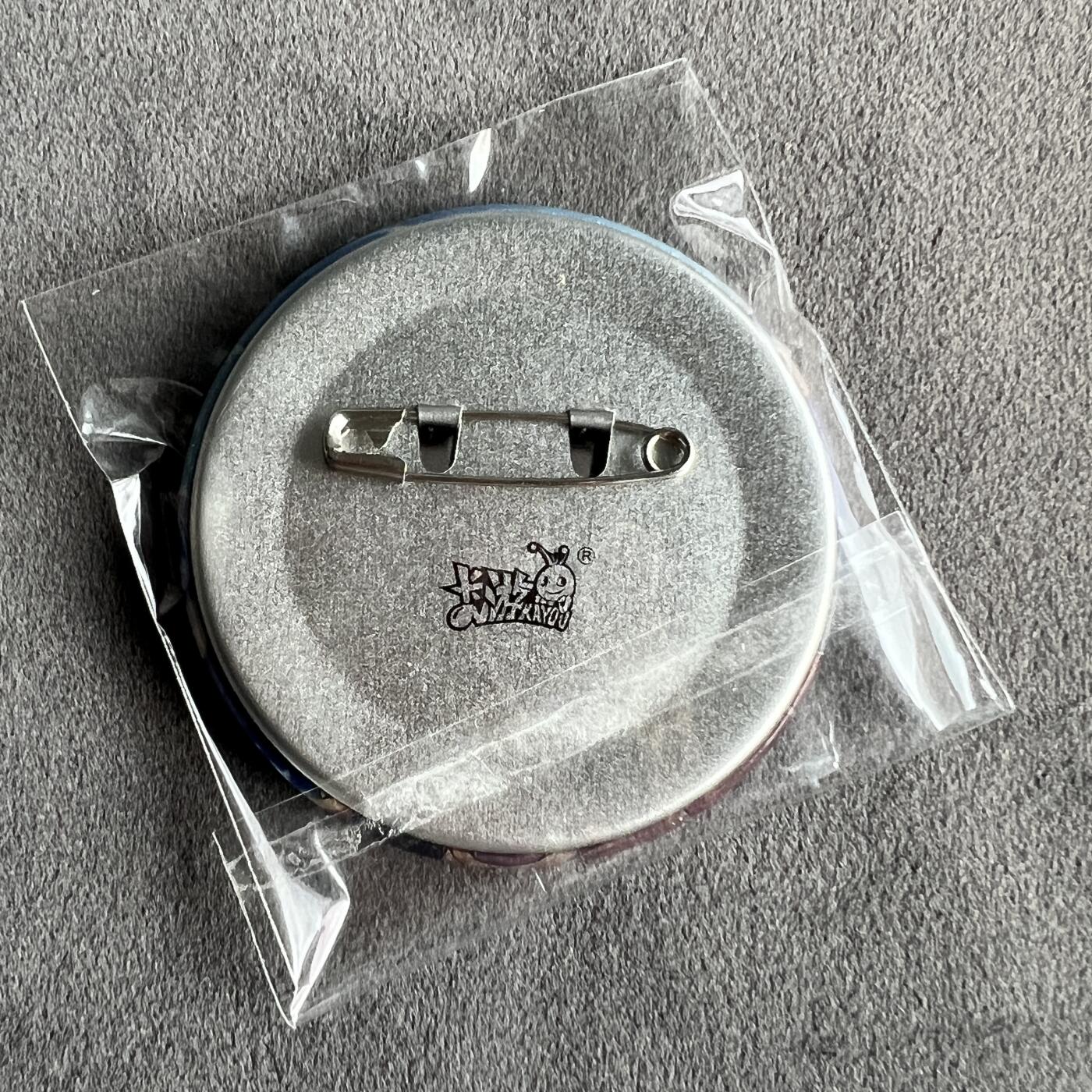 锦色铺子的潮玩拍第一期 卡游 冰岛徽章