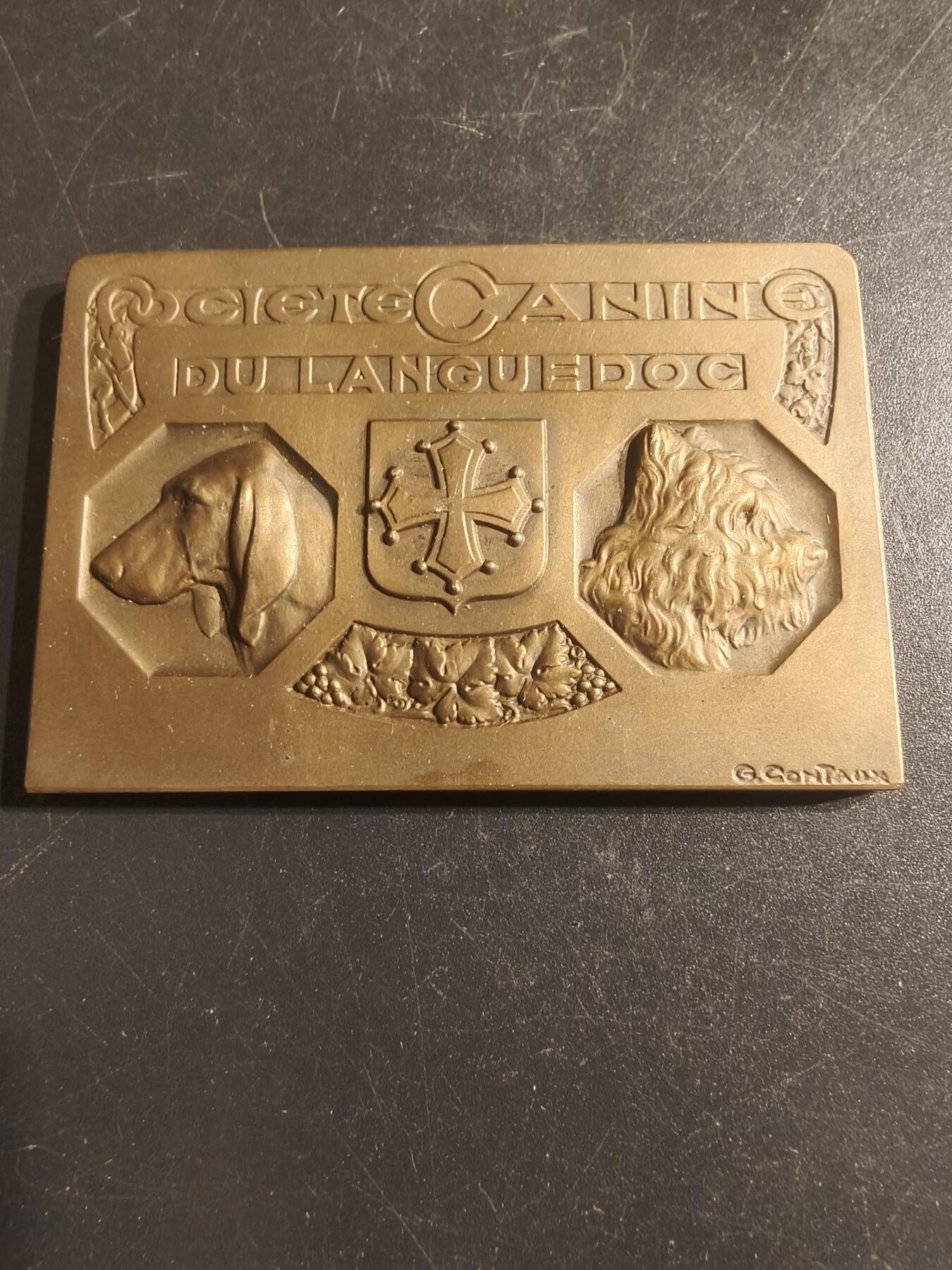 老王徽章第150期 法国朗格多克犬类协会展览方形大铜章    尺寸59×40mm   重量63.6g    1932年    带盒子