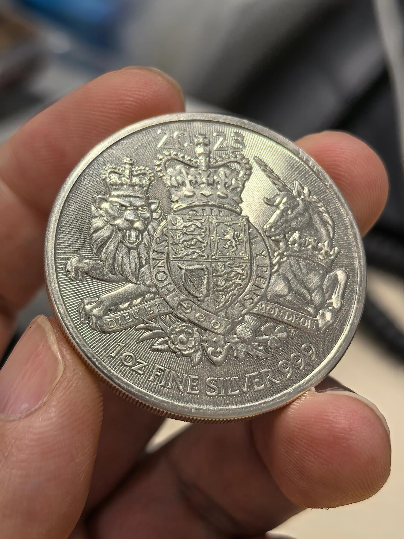 博洋堂世界钱币拍卖第140期（全场包邮） 英国2023年皇家徽章雄狮与独角兽1盎司投资银币，重量31.1克的999银品，新国王查理三世头像，图案主体采用镜面工艺，品相极好，观赏性佳，适合对品相要求高的买家