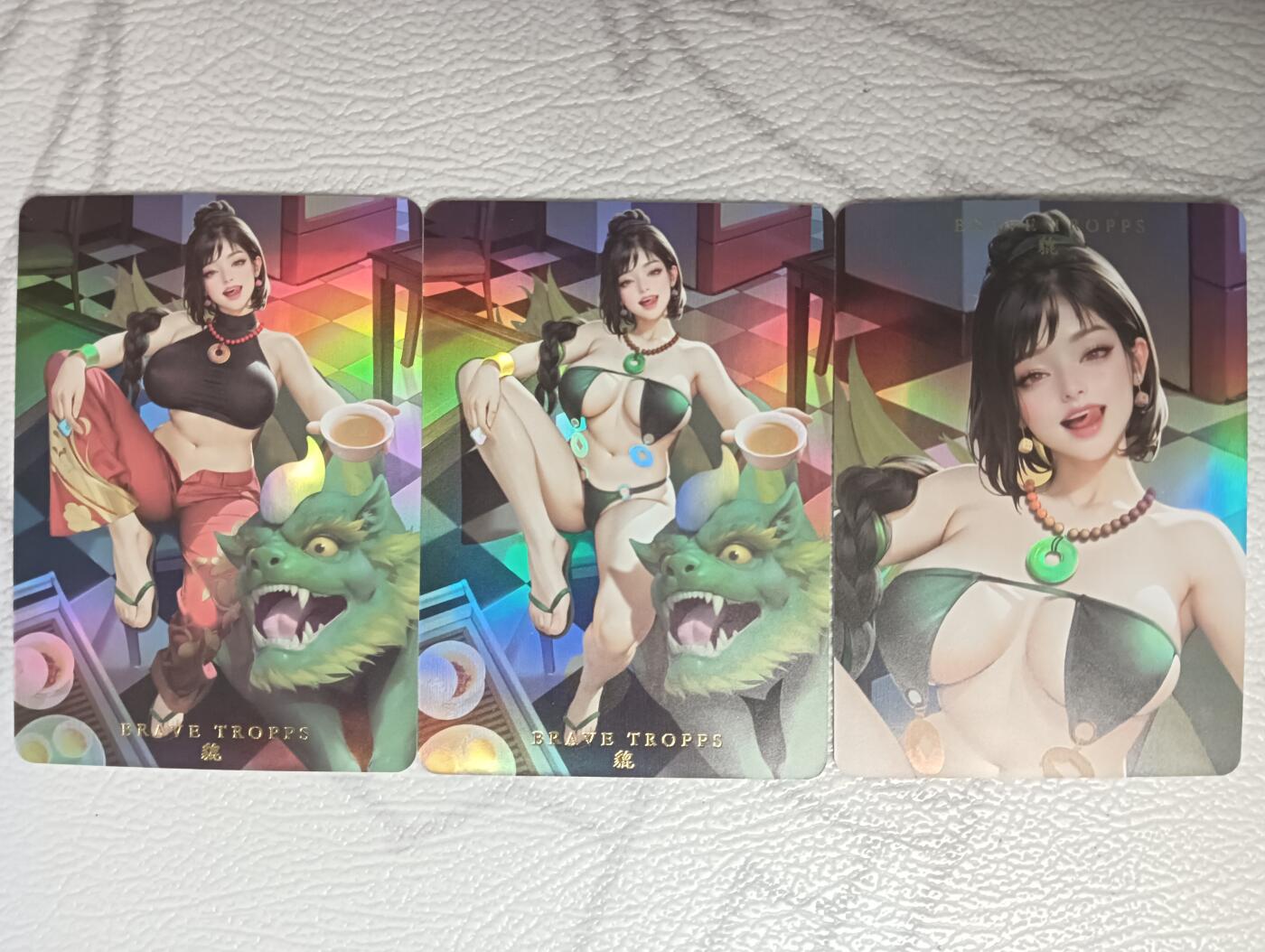 花开卡拍第39期（9月21号周日截拍，品控勿拍!!!拍品不寄存，运费5元，自制卡难免瑕疵，可能存在轻微撞角爆边等出厂瑕疵，品控介意勿拍！） 兽魂姬 貔貅 3张 彩闪三渐变（近景有小划痕）
