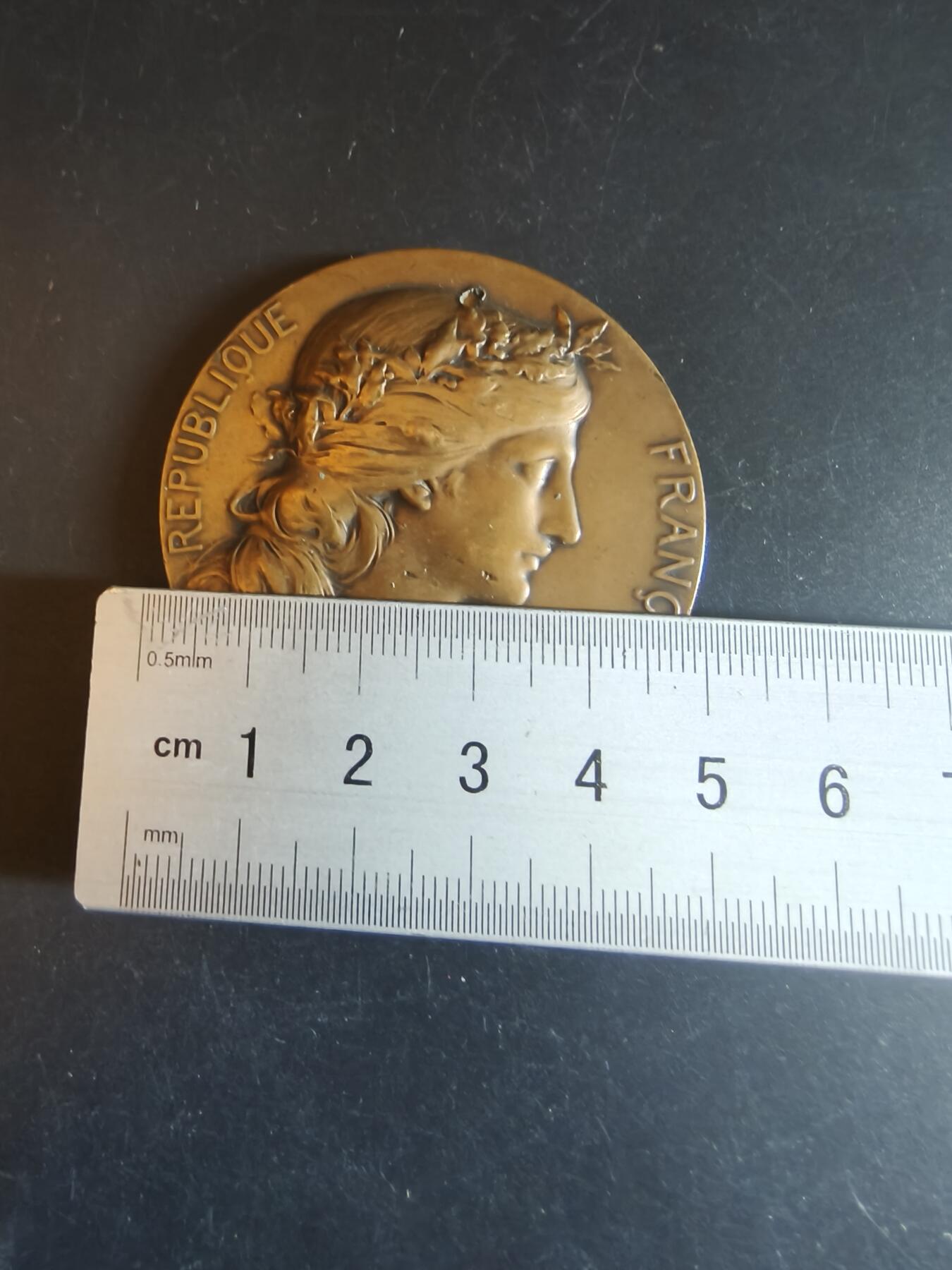 老王徽章第150期 法国战争部军事准备大铜章    直径50mm   重量63.3g     大师Dupuis名作