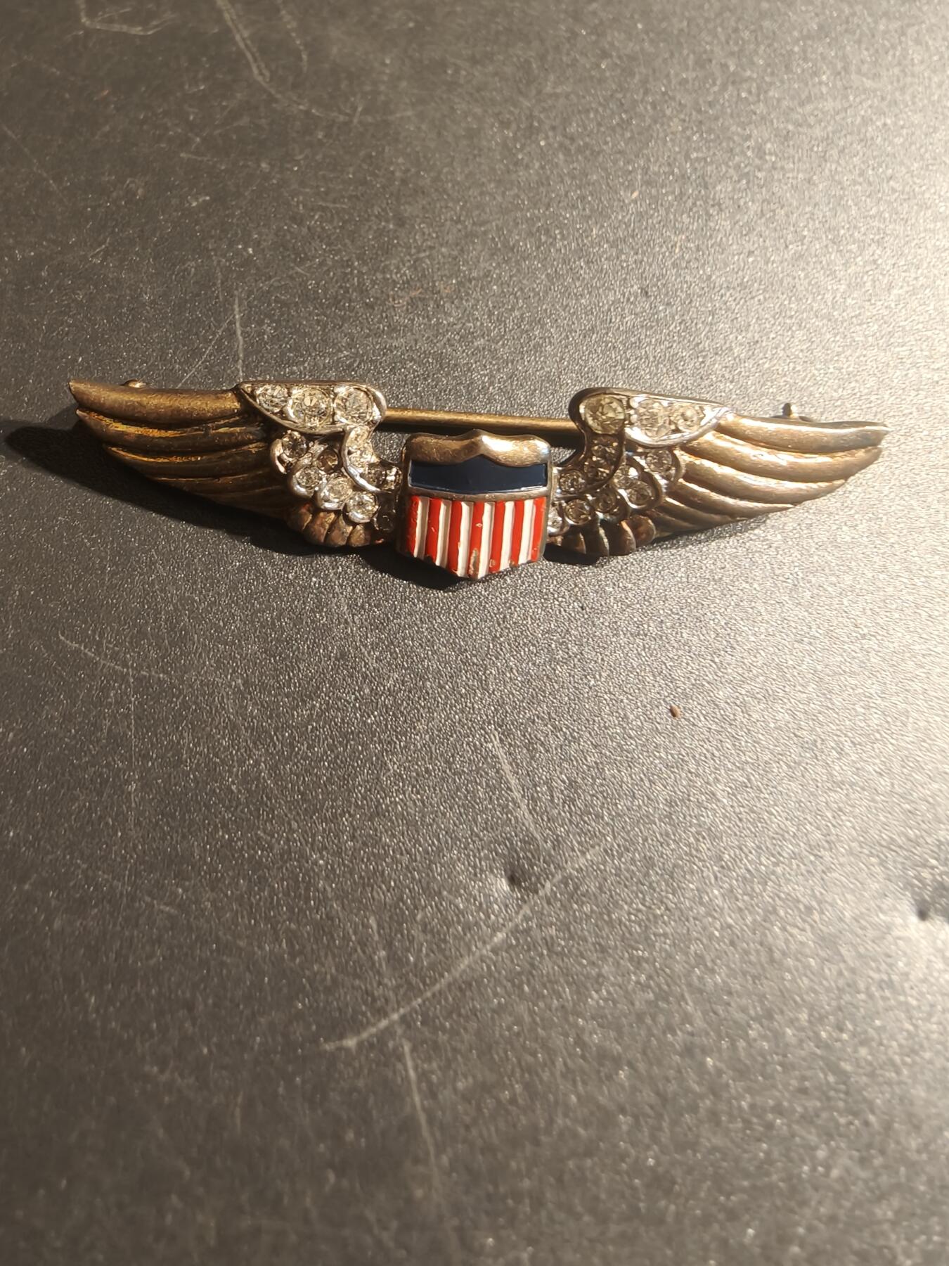 老王徽章第150期 美国二战陆军航空兵飞行员技能章    925银镀金珐琅镶嵌水钻     2英寸    军官高级定制版   横针版