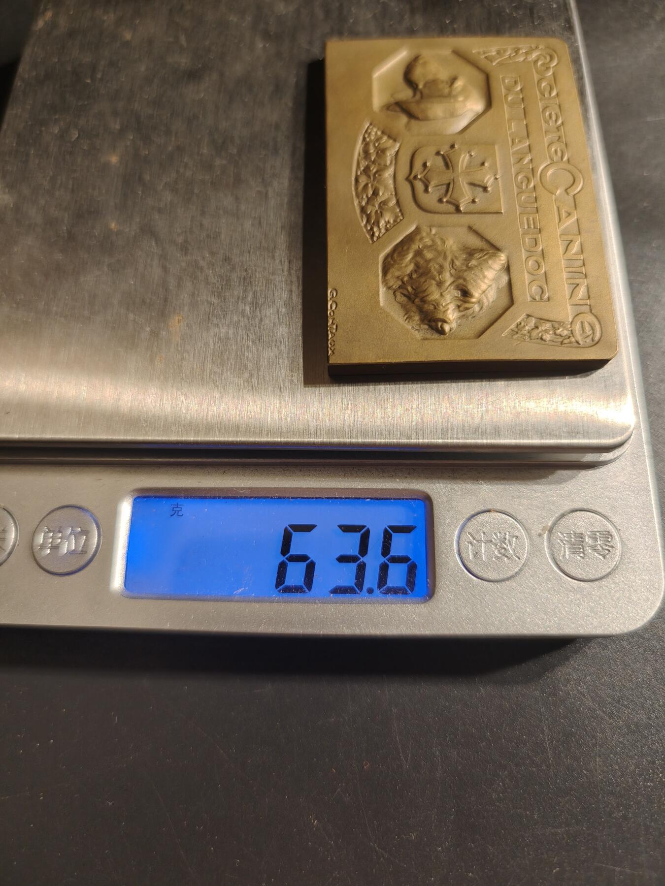 老王徽章第150期 法国朗格多克犬类协会展览方形大铜章    尺寸59×40mm   重量63.6g     1932年    带盒子