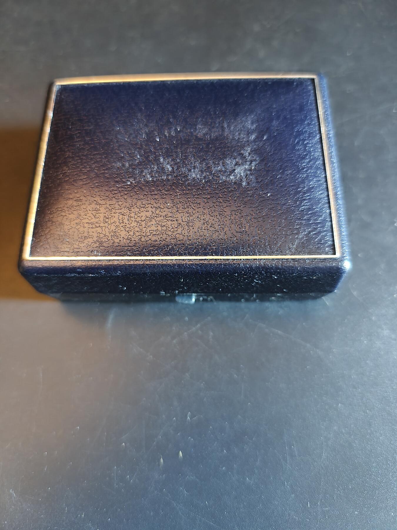 老王徽章第150期 法国朗格多克犬类协会展览方形大铜章    尺寸59×40mm   重量63.6g    1932年    带盒子