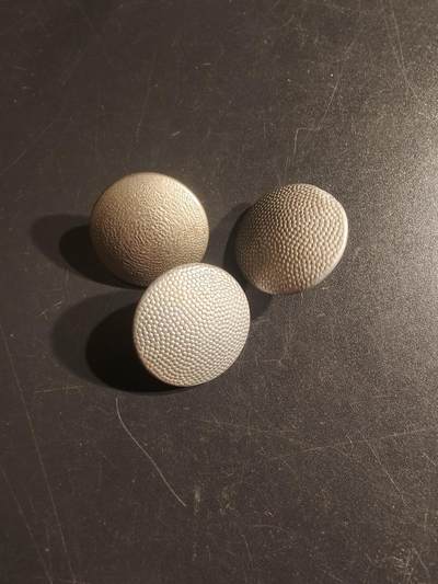 老王徽章第150期 - 德三警察衣扣一组    3枚    直径21mm