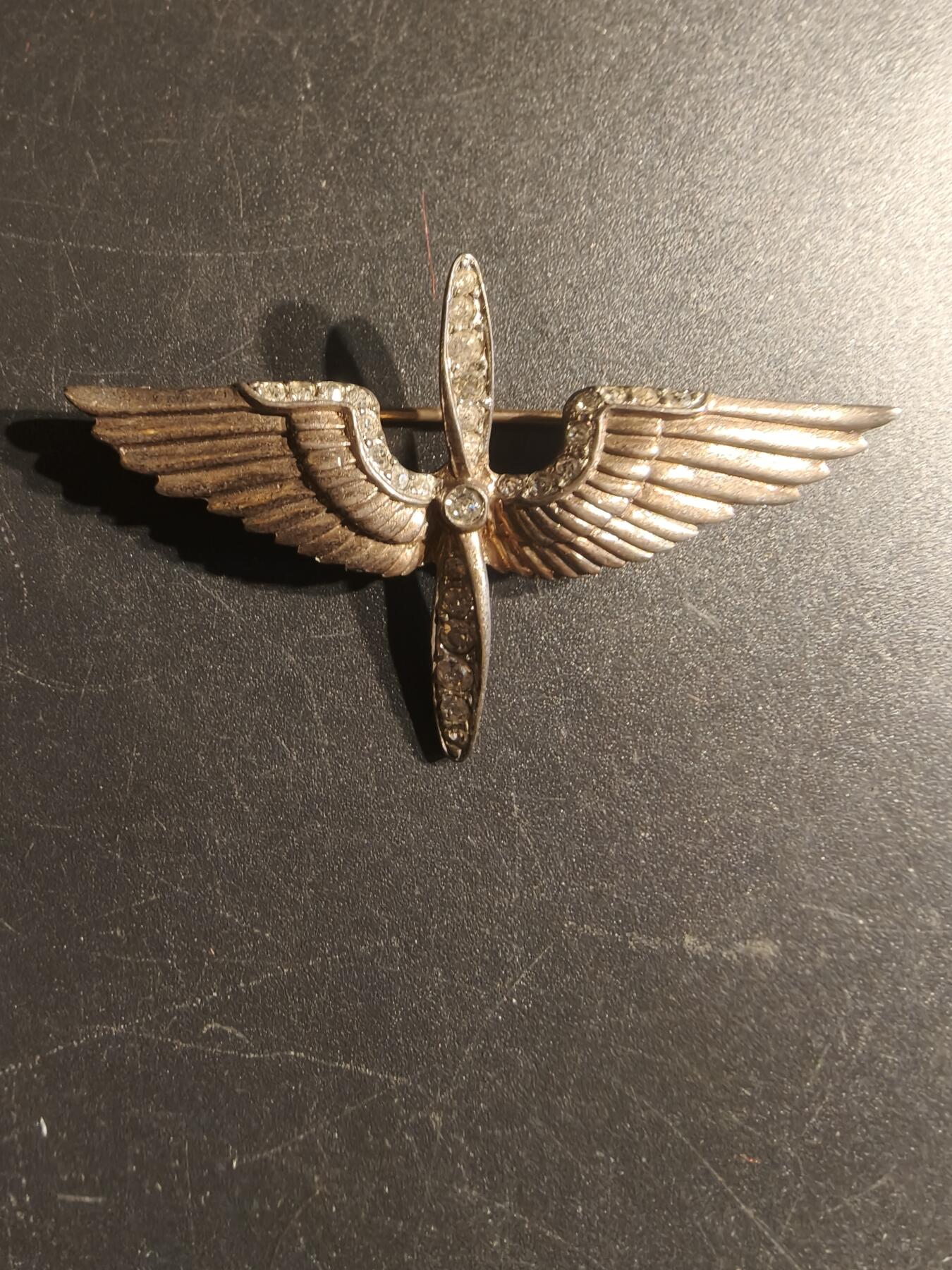 老王徽章第150期 美国二战陆军航空兵飞行员帽徽     二战/战前横针版     2英寸    925英镶嵌水钻    军官高级定制版