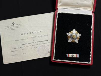 铭记历史！以史为鉴！戎马世界章牌大赏第104期 - 南斯拉夫二级共和国勋章，盒略证齐全，非常少见的银制版（常见的都是铜制的）滚边大礼盒，品相非常好，珐琅温润透亮
