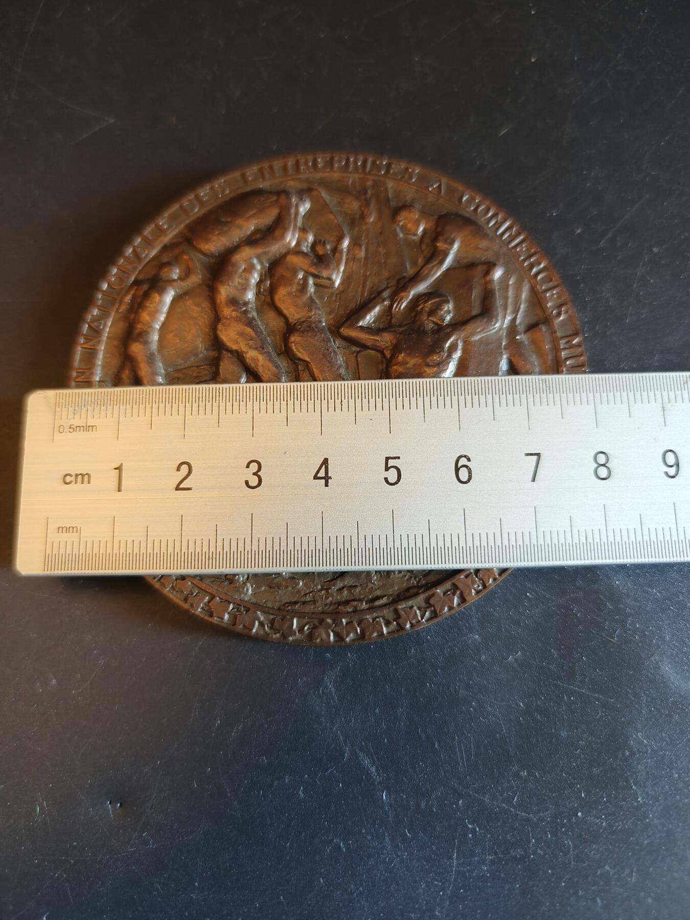 老王徽章第150期 法国国家多业态商业企业联合会大铜章    直径80mm    重量257.9g