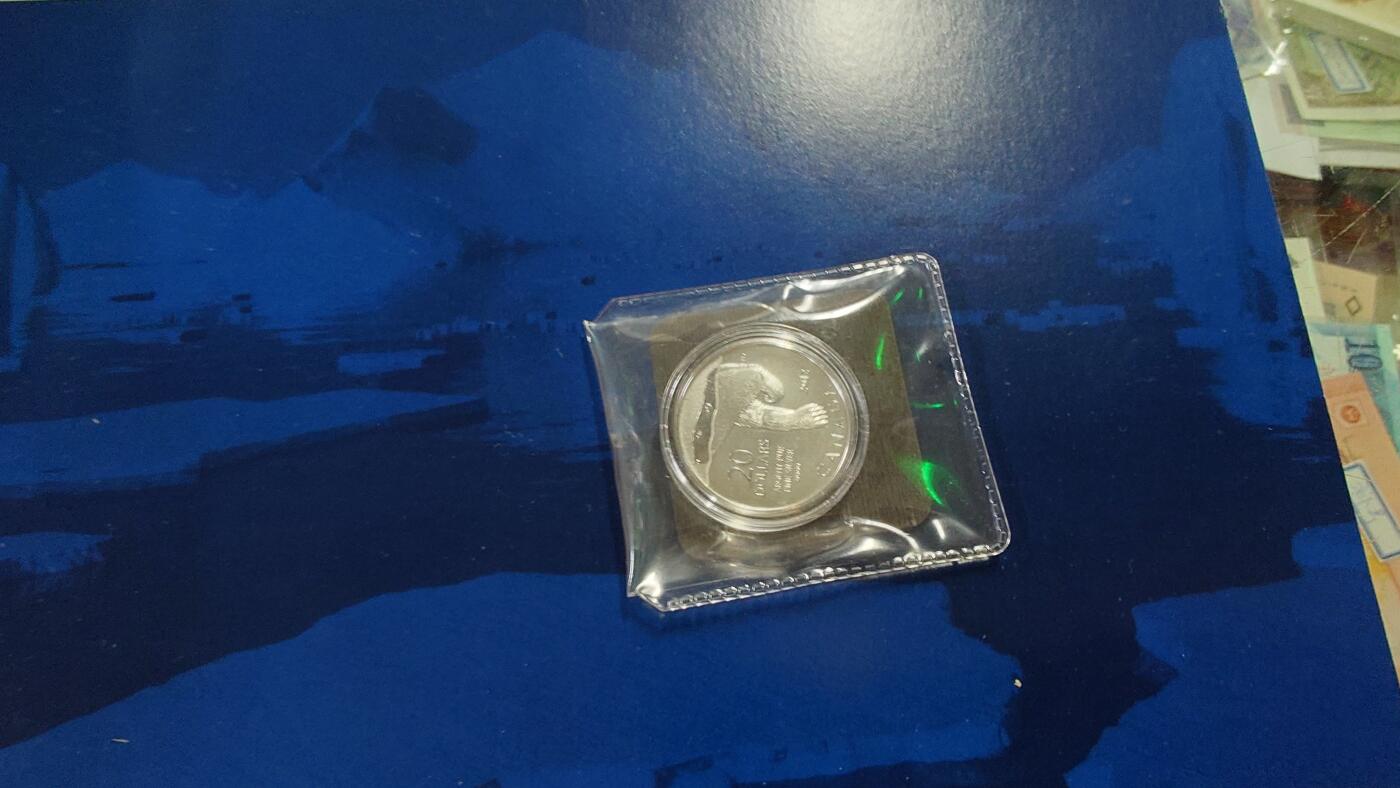 世界钱币～微拍第204期暨2025年第43期  库存低价起拍（绝大多数不设保留价） 2012年加拿大1/4盎司银币 会游泳的熊 全品保真带装帧册