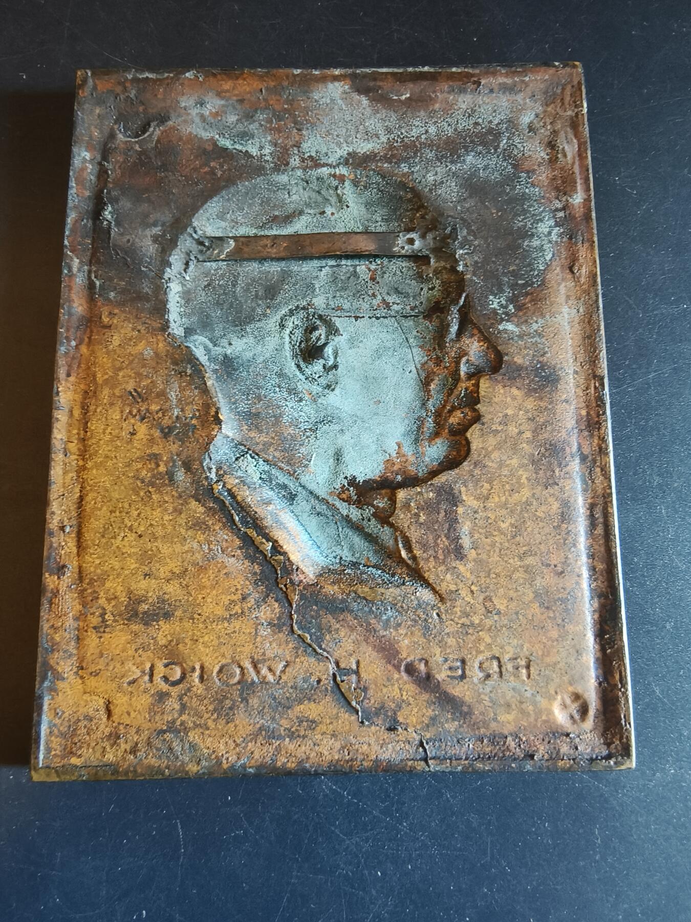 老王徽章第150期 法国FRED H. WOICK单面方形大铜章    尺寸10.5×14cm    重量423.4g