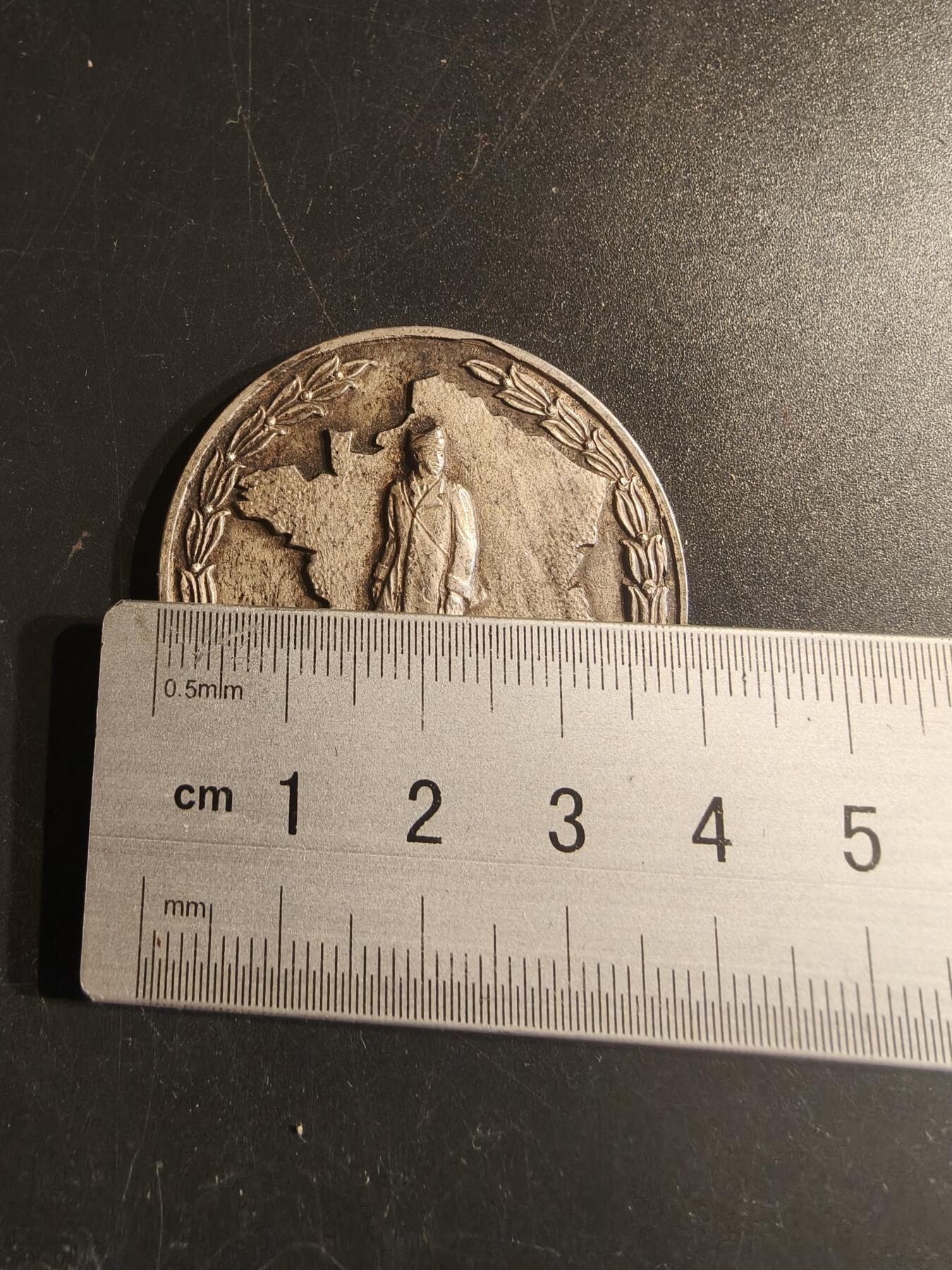 老王徽章第150期 法国老兵协会战俘纪念镀银大铜章    直径41mm   重量31.9g    带盒