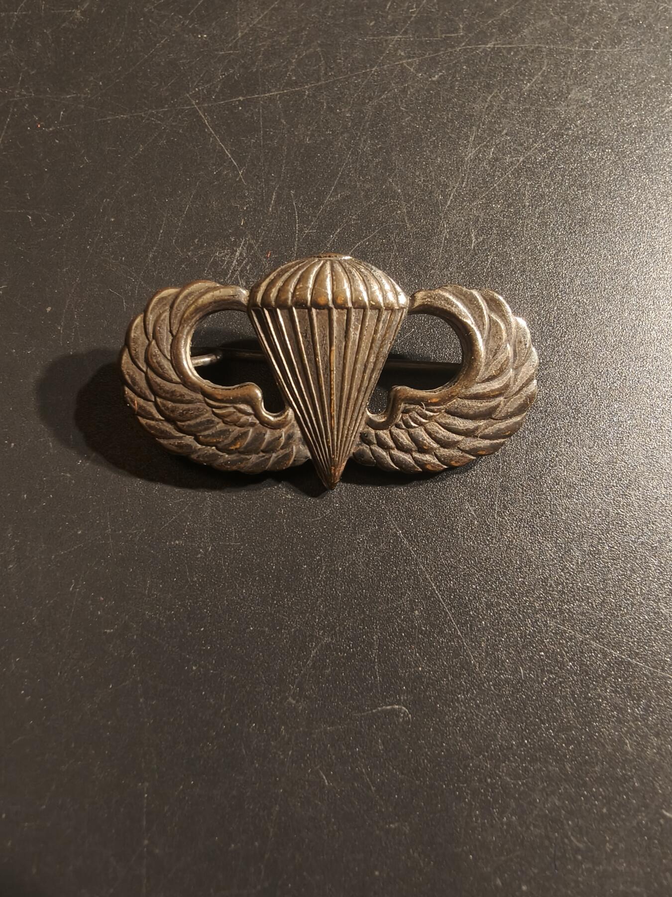 老王徽章第150期 美国空降兵技能章    二战时期横针版