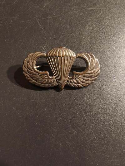 老王徽章第150期 - 美国空降兵技能章    二战时期横针版