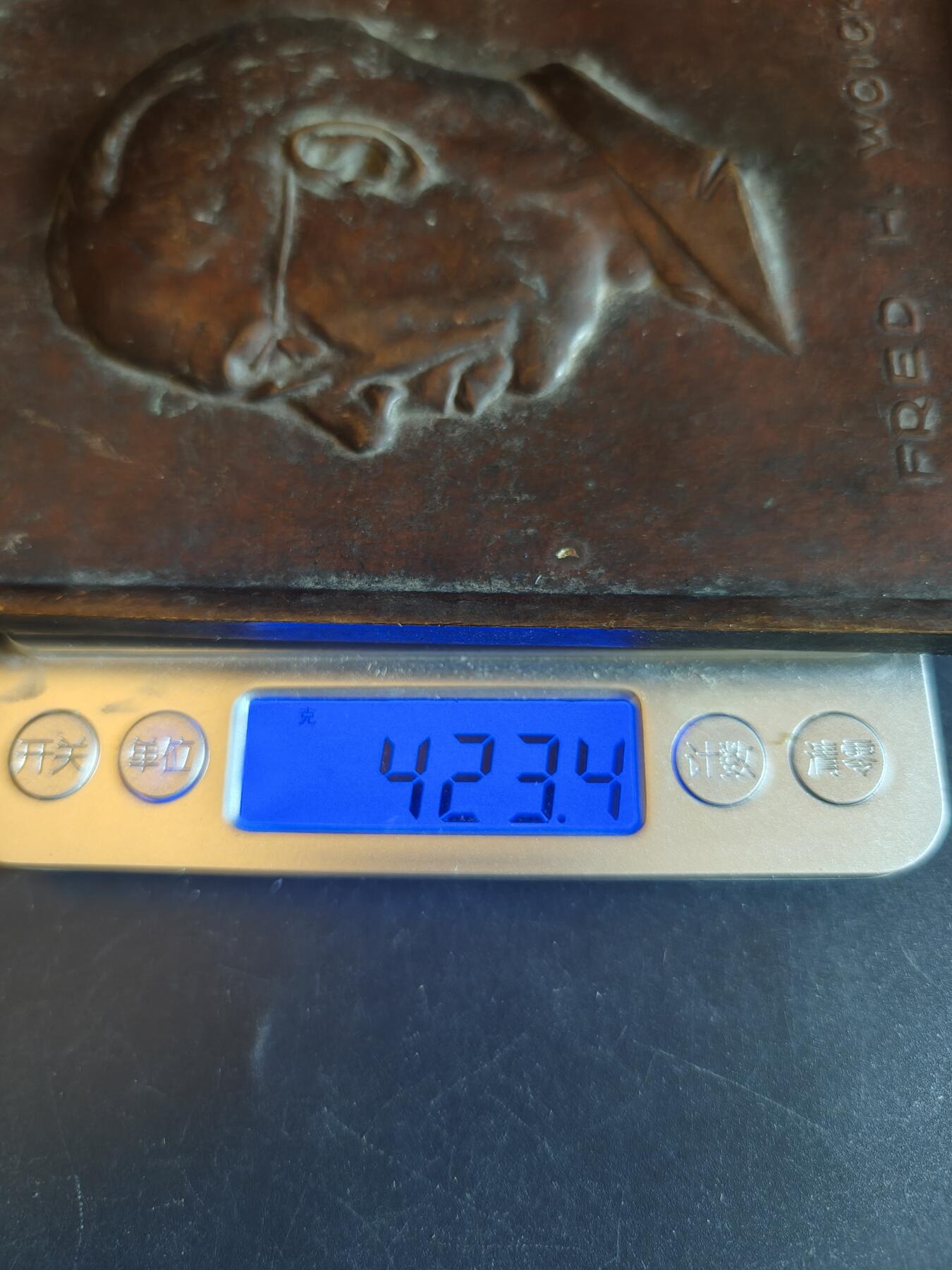 老王徽章第150期 法国FRED H. WOICK单面方形大铜章    尺寸10.5×14cm    重量423.4g