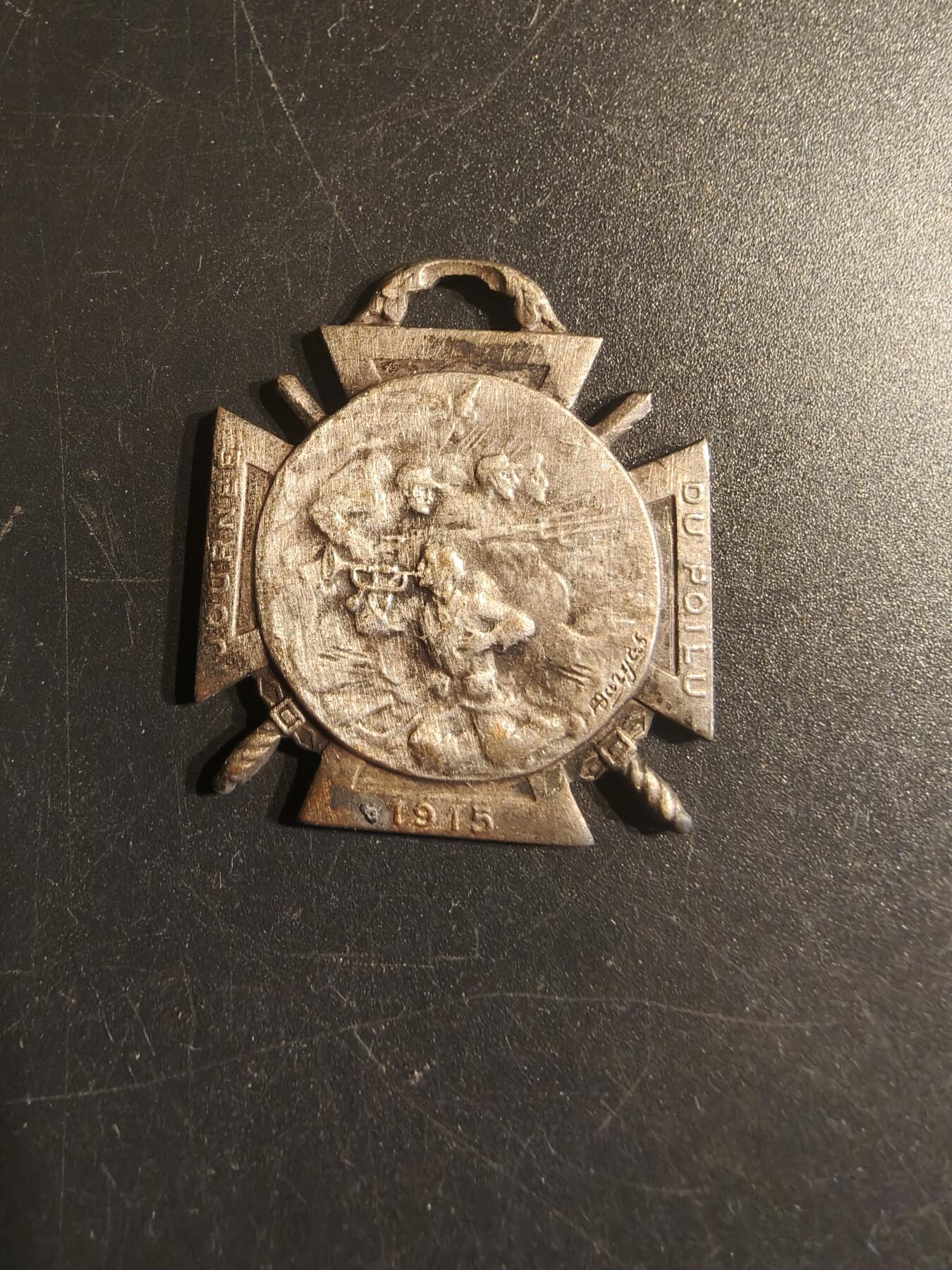 老王徽章第150期 法国一战士兵日纪念章 纪念参加1914马恩河战役、1915伊瑟河战役、1916索姆河战役和凡尔登战役的法国士兵 铜镀银版本