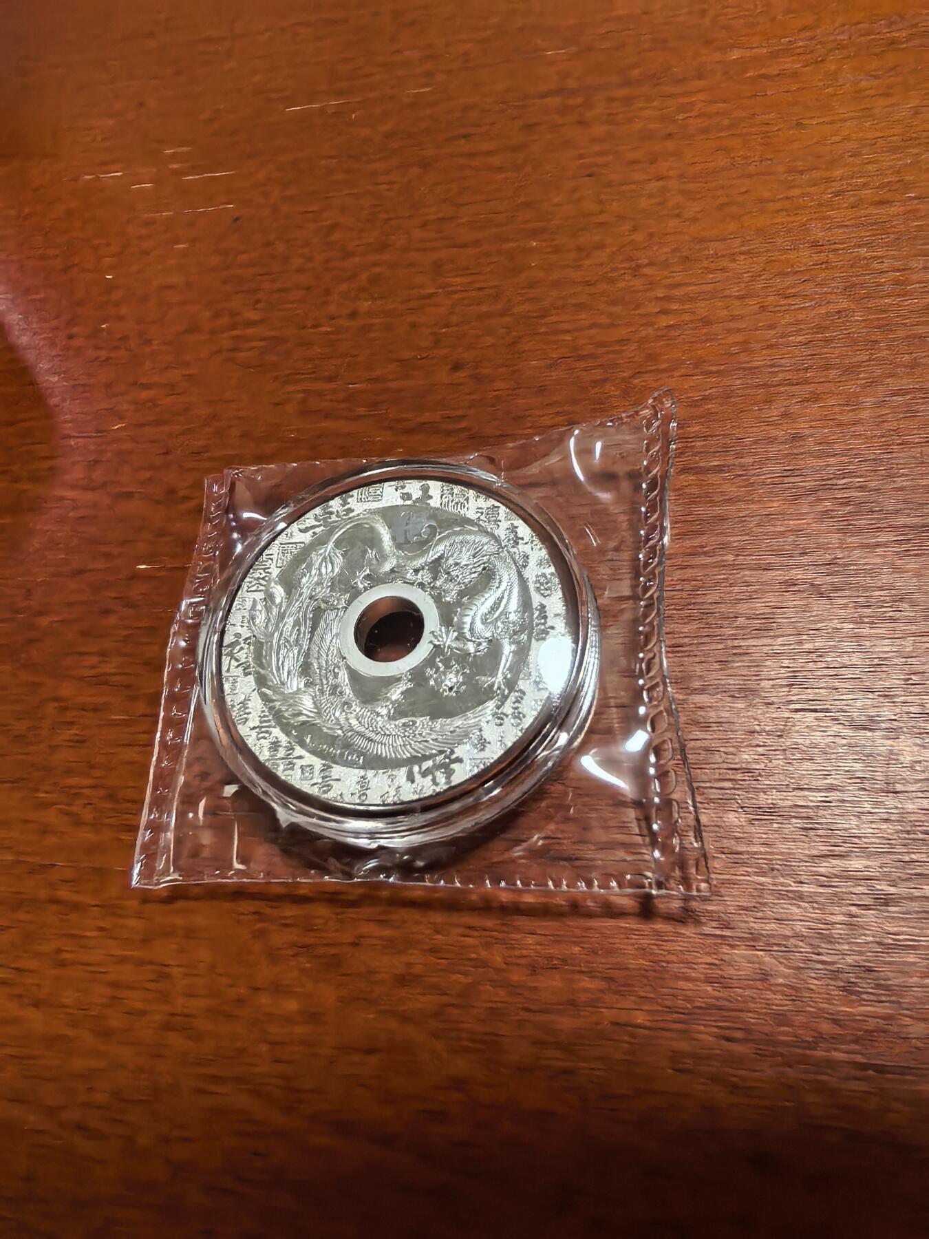 长老汇蛇年精选第四十八场拍卖 2022萨摩亚福禄寿喜之喜1元精制中孔银币，全息，6666枚，盒内带射灯，钻石切割心形盒，盒证全