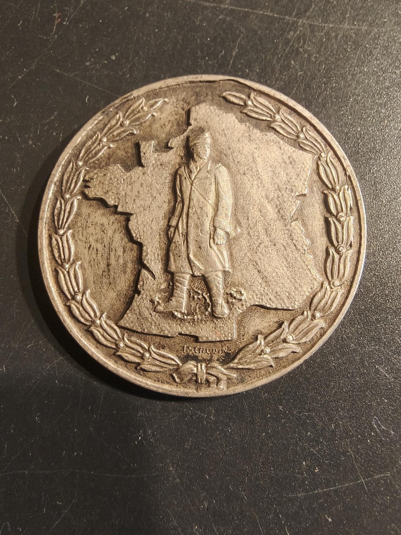 老王徽章第150期 法国老兵协会战俘纪念镀银大铜章    直径41mm   重量31.9g    带盒