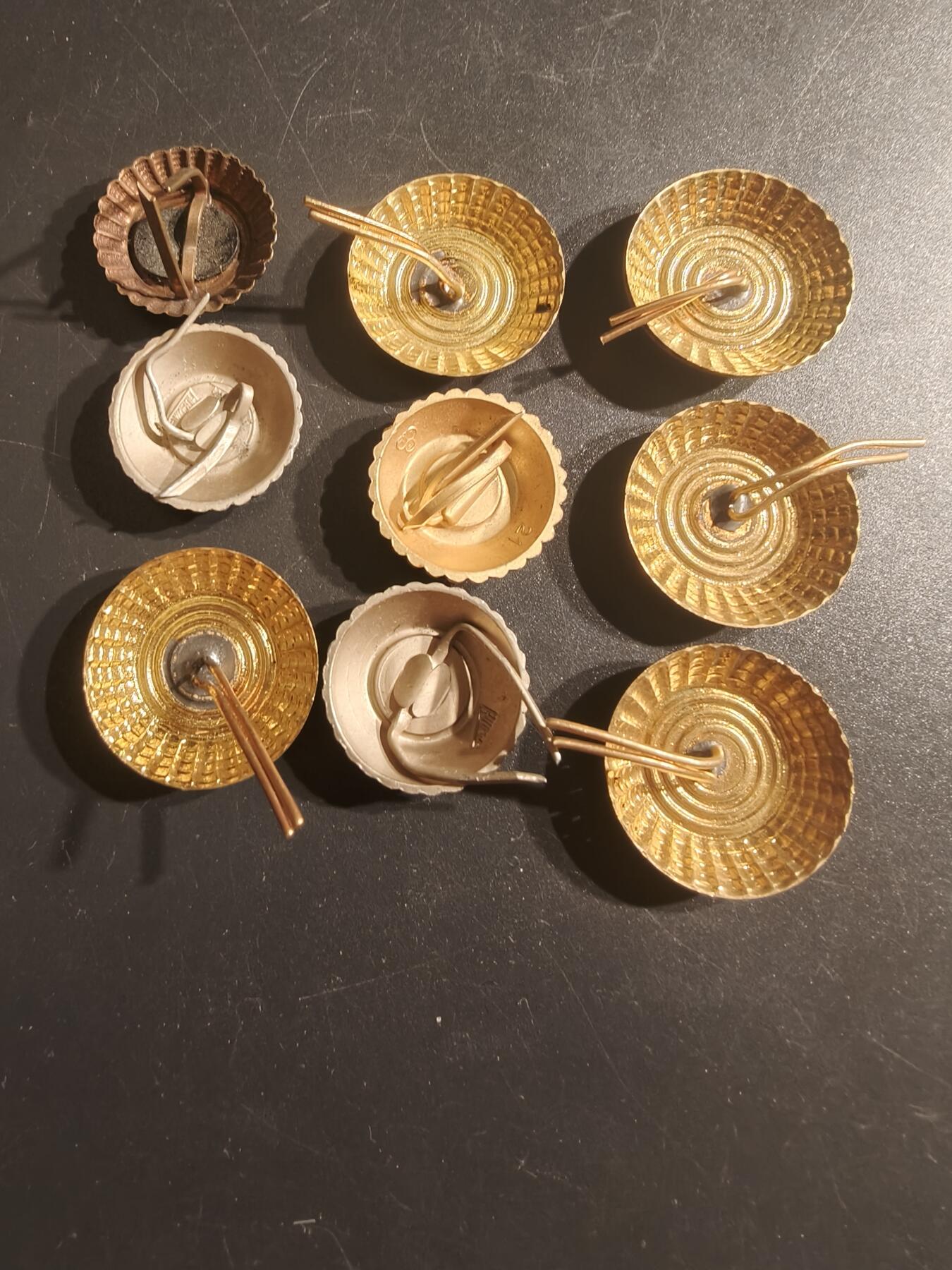 老王徽章第150期 东德陆军帽徽一组
