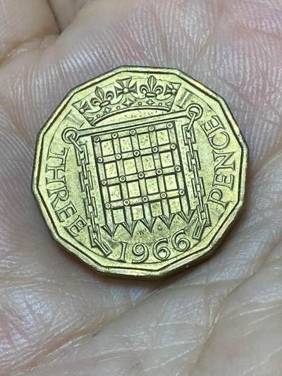 2025年第九十三场(总第一百一十九场）外国好品散币(免佣金) - 英国🇬🇧1966年3便士(伊丽莎白二世青年桂冠第二版)