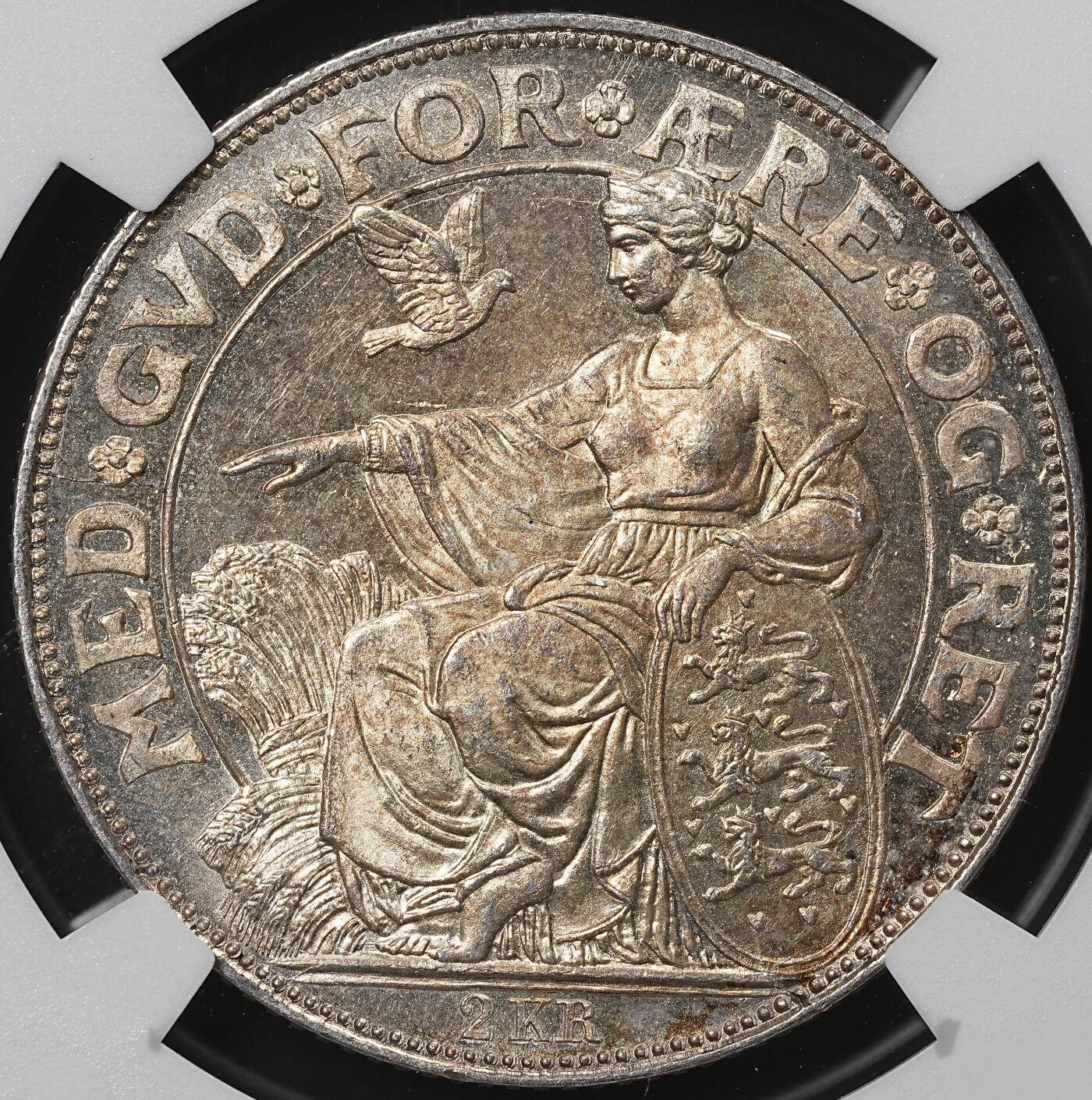 修遠堂世界钱币第八十五期 NGC MS65 1903年丹麦国王登基40周年纪念2克朗银币 淡彩