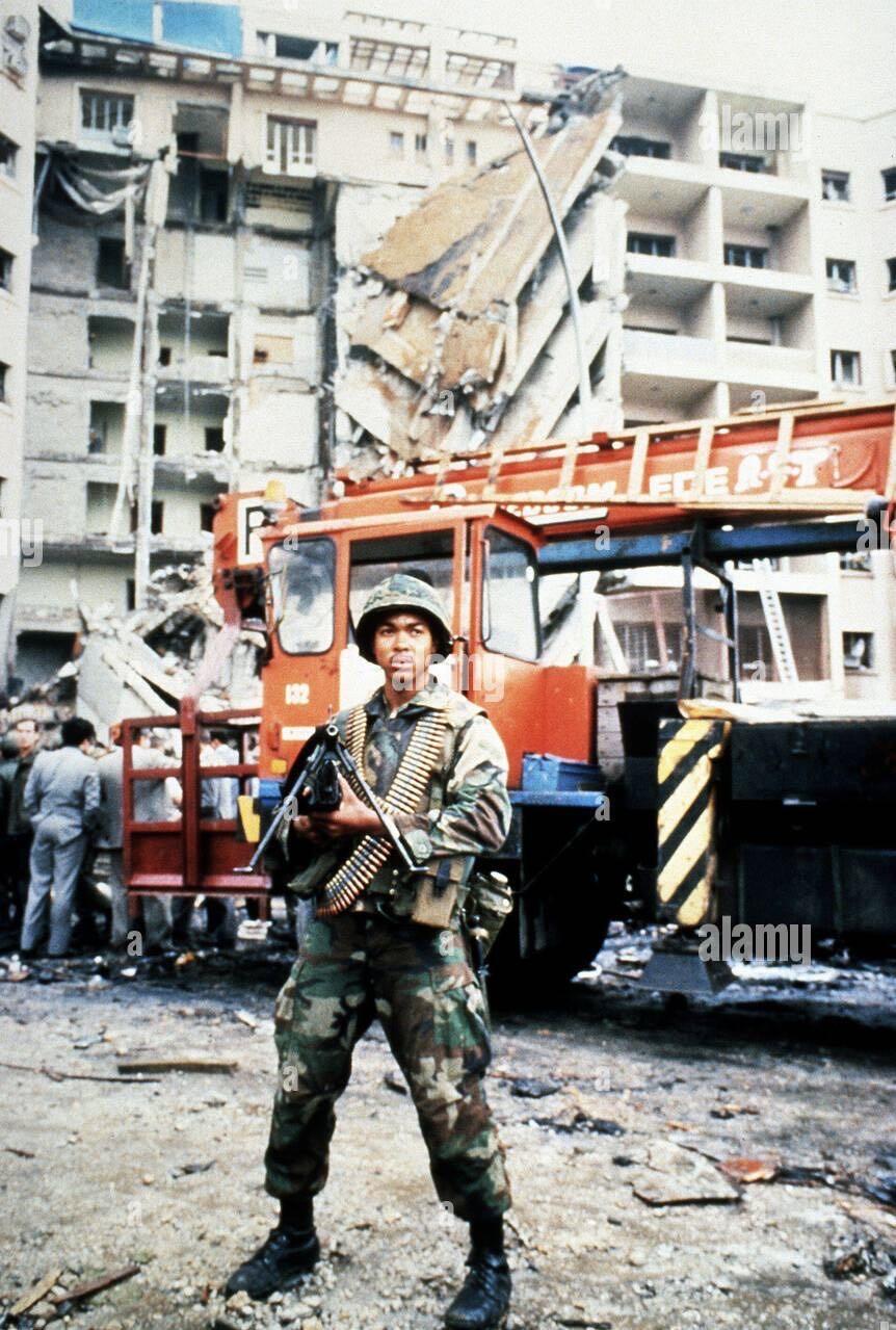 盛世勋华——号角文化勋章邮票专场拍卖第280期 贝鲁特多国部队1982-1984年臂章，代表1982-1984年期间美国、法国、意大利和黎巴嫩维和的多国维和力量，1982年黎巴嫩内战期间，以色列入侵黎巴嫩，巴解组织被围困于贝鲁特。为监督停火与巴解撤离，美国、法国、意大利等国组建多国部队进驻贝鲁特。这支部队虽以维和为初衷，却深陷地区冲突，期间发生多起袭击（如1983年美国兵营爆炸事件），最终于1984年撤离