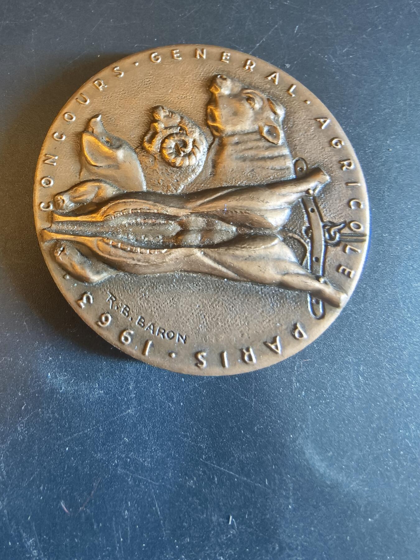 老王徽章第150期 法国1963年巴黎农业综合竞赛大铜章     直径50mm   重量117.1g
