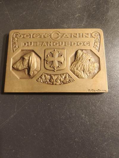 老王徽章第150期 - 法国朗格多克犬类协会展览方形大铜章    尺寸59×40mm   重量63.6g    1931年