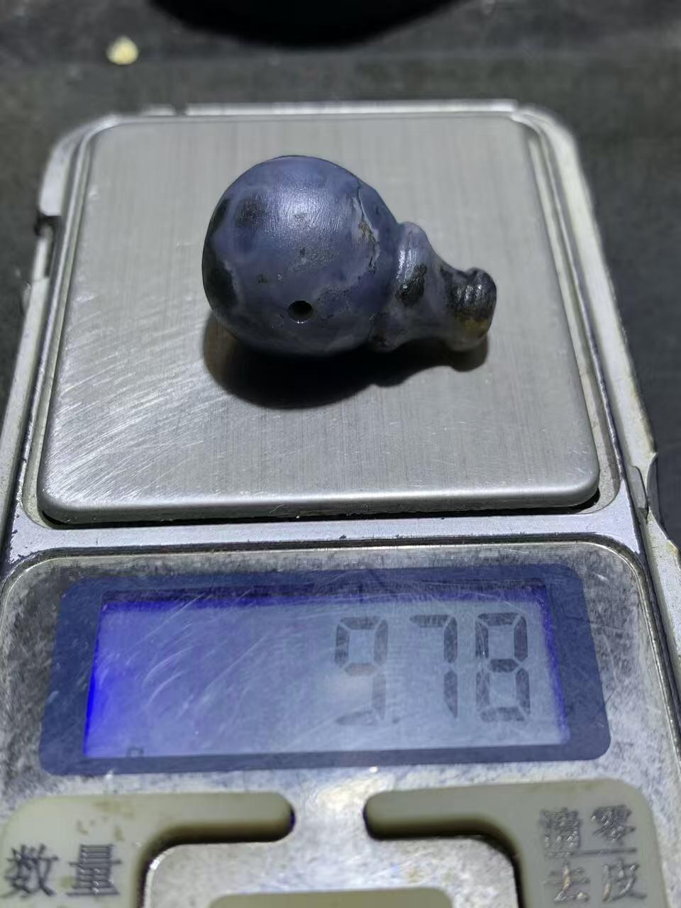 精美罕见亚光蓝白玉髓九眼页岩一体佛头三通一颗