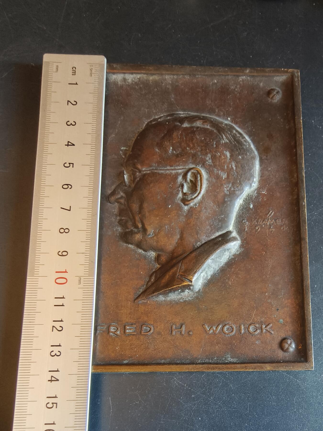 老王徽章第150期 法国FRED H. WOICK单面方形大铜章    尺寸10.5×14cm    重量423.4g