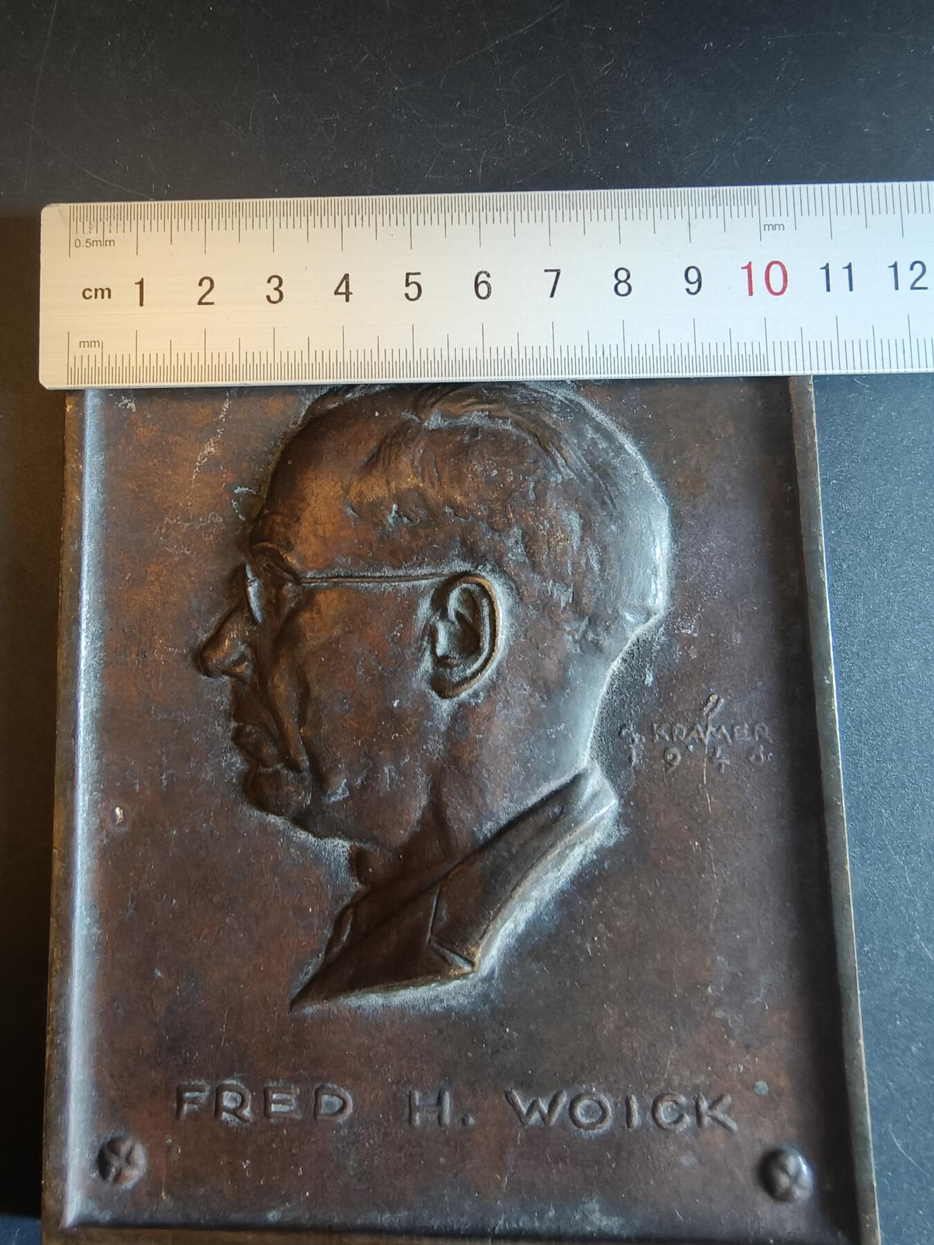 老王徽章第150期 法国FRED H. WOICK单面方形大铜章    尺寸10.5×14cm    重量423.4g