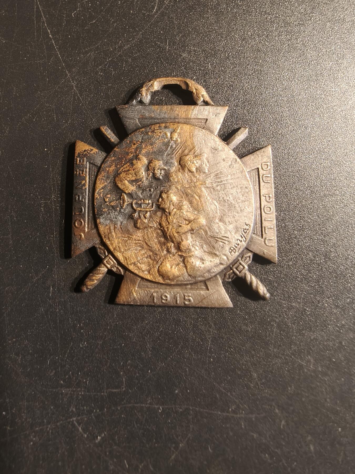 老王徽章第150期 法国一战士兵日纪念章 纪念参加1914马恩河战役、1915伊瑟河战役、1916索姆河战役和凡尔登战役的法国士兵 铜镀银版本