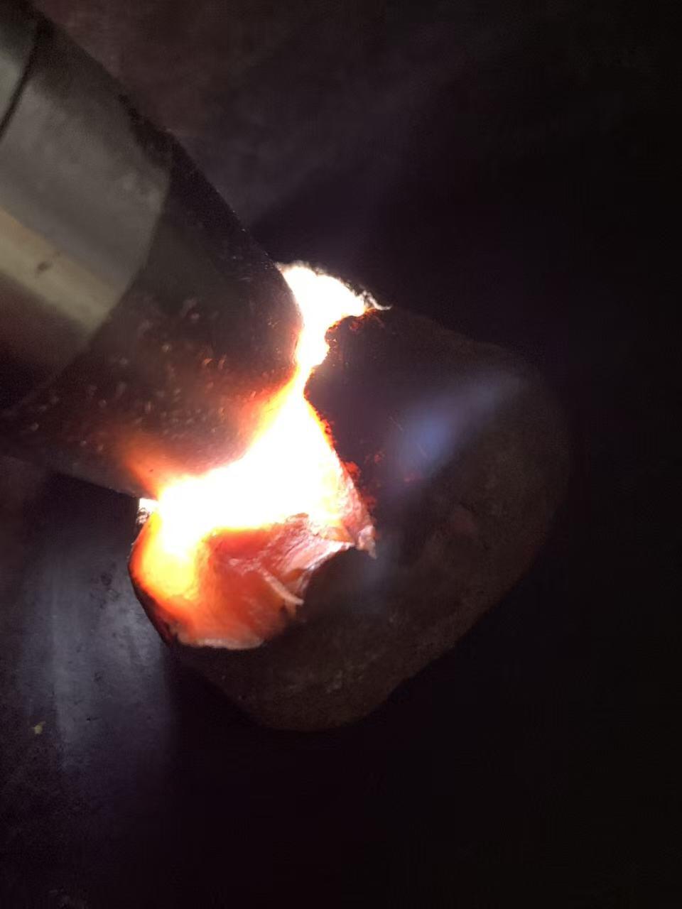 精美铁皮开窗料南红玛瑙原石一颗，