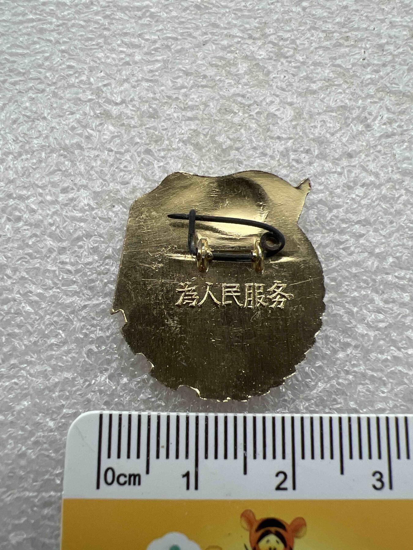 真品毛主席像章、纪念章 真品毛主席像章、纪念章
