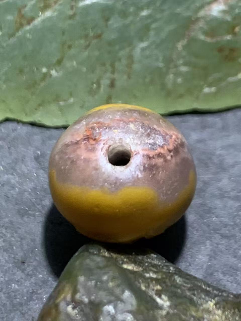 精美亚光冰飘糖心战国红玛瑙手工雕刻止字随形珠一颗，