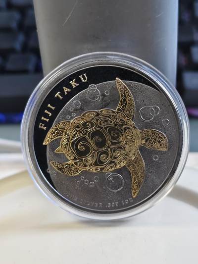 第176期拍卖【长期征集拍品】【欢度国庆中秋双节】 -  斐济2011年海洋生物玳瑁镀金钌化1盎司纪念银币，发行200枚，有氧化银价320