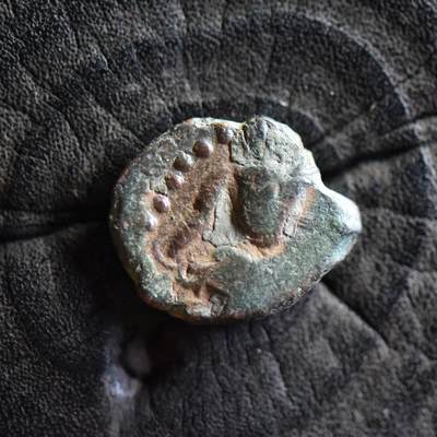 【良泉】第40期【直播场】10月16日晚19.30点开拍！225组（本场结束后外出旅游。之前预存钱币的朋友请告知，将连同本场拍品一起邮寄）  - 公元250-267年【贵霜】瓦西什卡“财富女神”铜币，2.84克