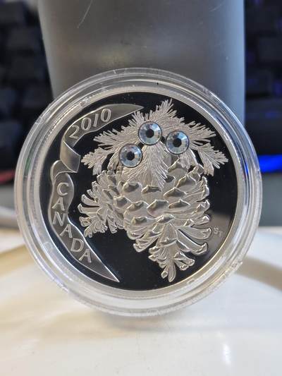 第175期拍卖【长期征集拍品】 - 加拿大2010年节日松塔系列镶宝石白水晶纪念银币，9999银，发行5000枚