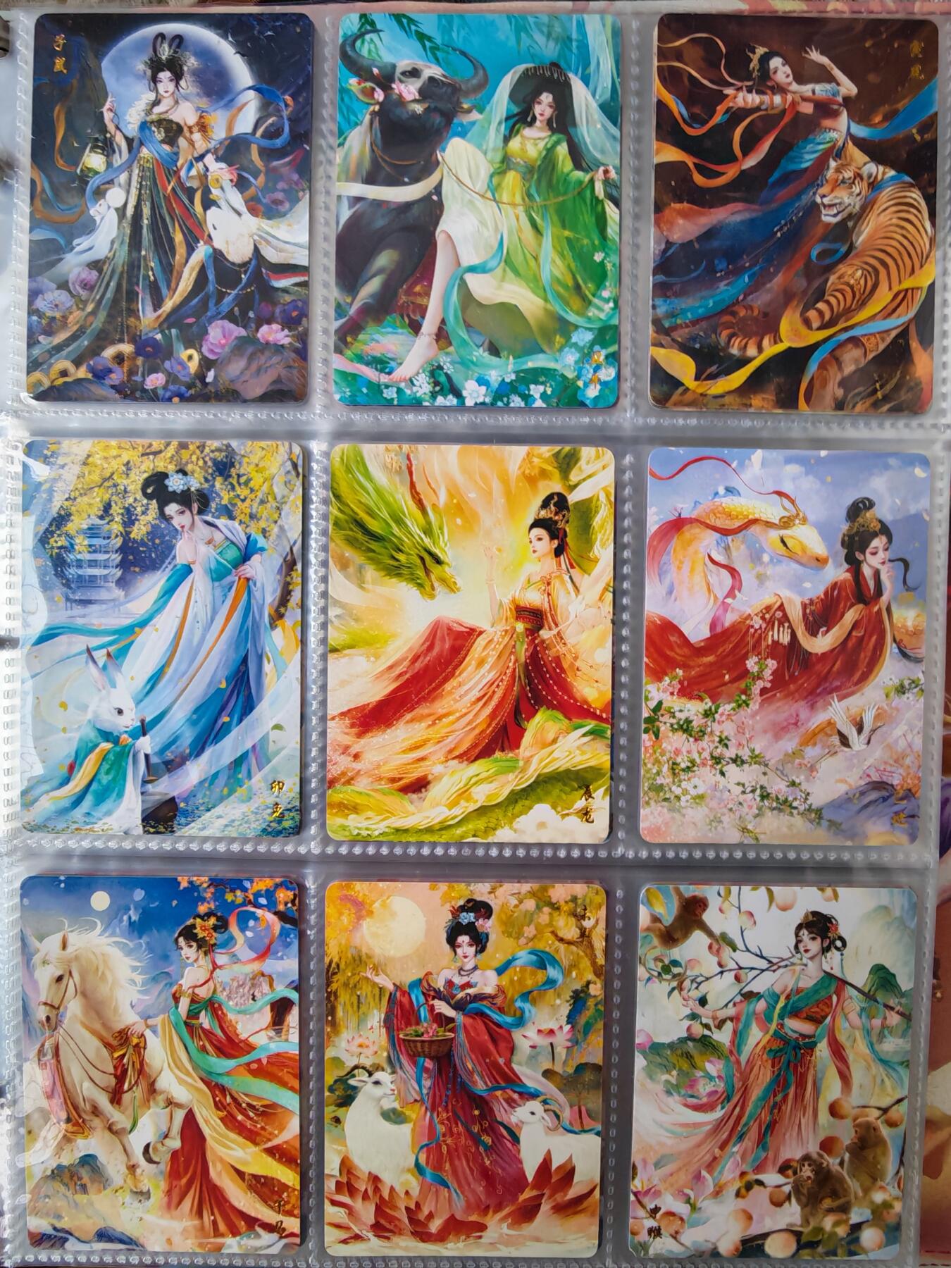 花开卡拍第39期（9月21号周日截拍，品控勿拍!!!拍品不寄存，运费5元，自制卡难免瑕疵，可能存在轻微撞角爆边等出厂瑕疵，品控介意勿拍！） 1、山河潮玩 华夏惊鸿录 十二生肖 青朴作品 普卡+大名手绘普卡齐天大圣二郎神，共14张，不含卡页