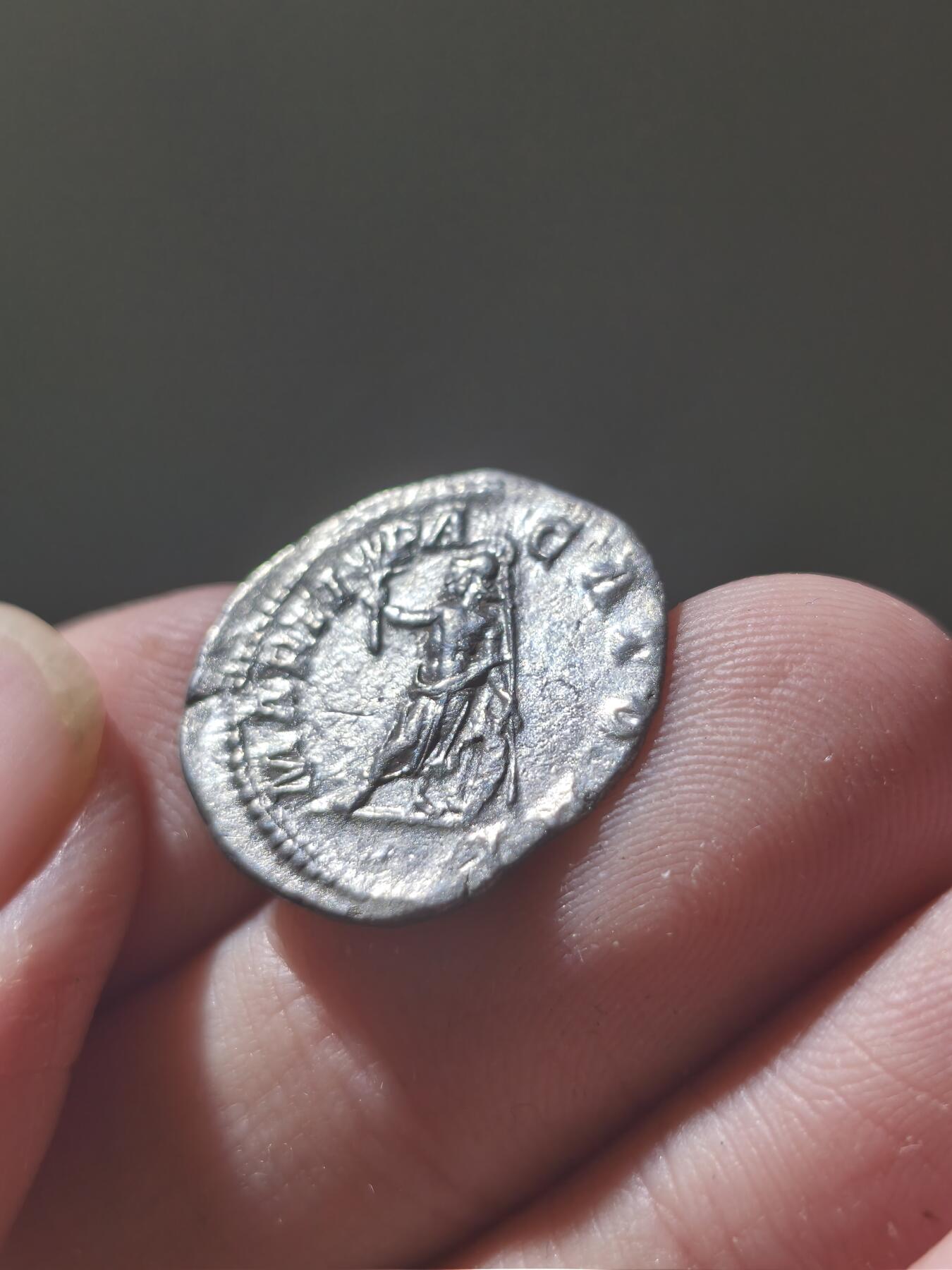 星盘世界钱币九月二十七日古典币精品专场 极美品古罗马帝国银币，卡拉卡拉，公元198-217，正面卡拉卡拉桂冠像,背面是战神马尔斯手持长矛，扶着盾牌非常经典的一个品种，品相也是极其优美铭文是MARTI PACATORI品相极为漂亮没有什么好形容的了，就是漂亮