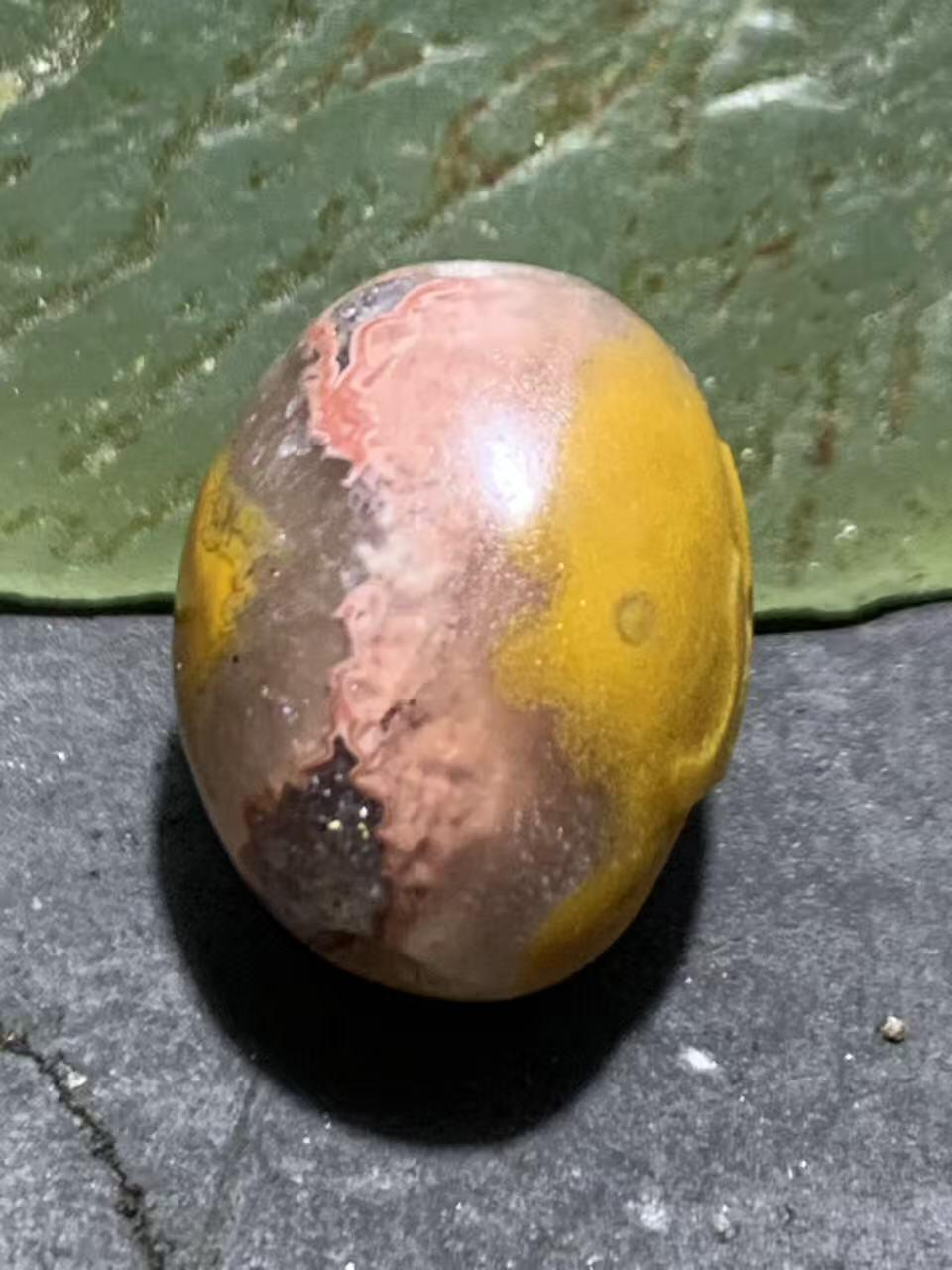 精美亚光冰飘糖心战国红玛瑙手工雕刻止字随形珠一颗，