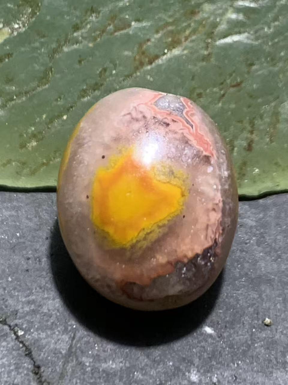 精美亚光冰飘糖心战国红玛瑙手工雕刻止字随形珠一颗，