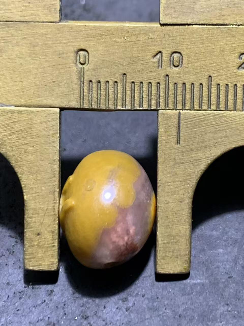 精美亚光冰飘糖心战国红玛瑙手工雕刻止字随形珠一颗，