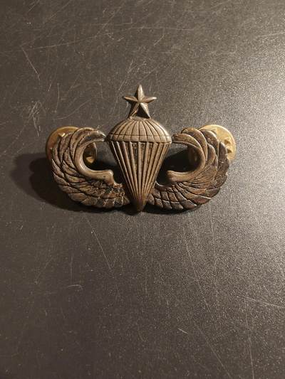 老王徽章第150期 - 美国空降兵中级伞降技能章     925银