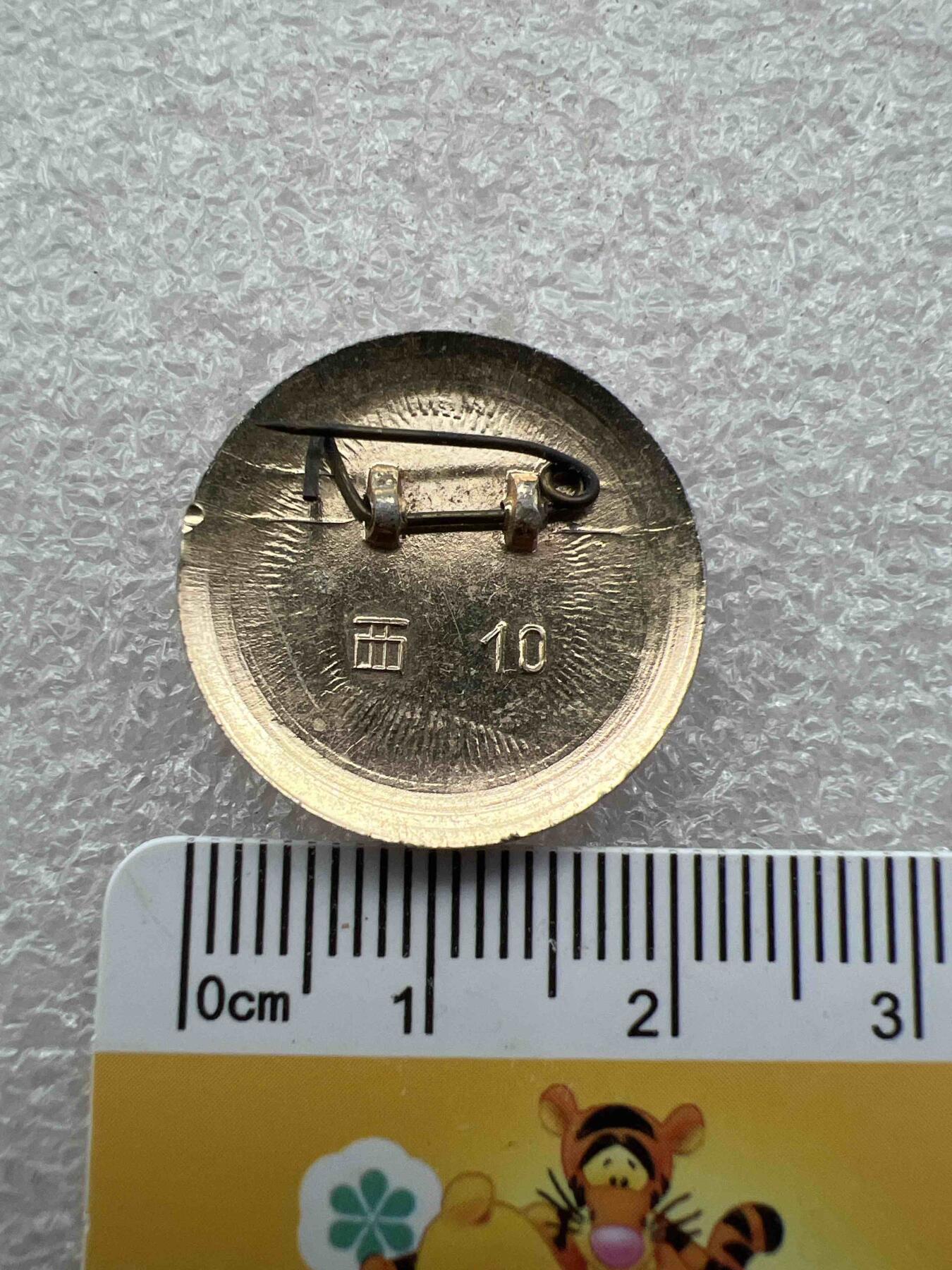 真品毛主席像章、纪念章 真品毛主席像章、纪念章