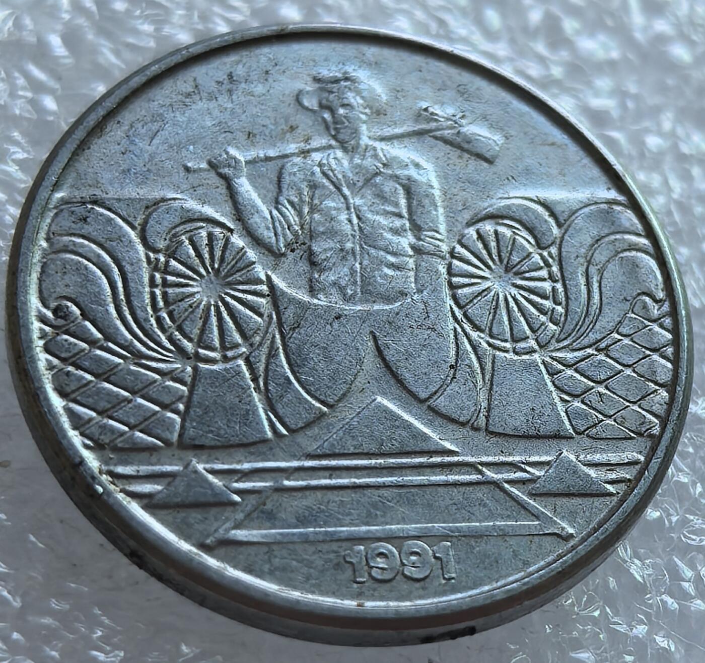 外国优质老铜币纪念币银币，周六九点倒数截拍，可寄存半年满百包邮，周日发货,，喜欢朋友微信扫描二维码可直接参拍 预展，待描述标题
