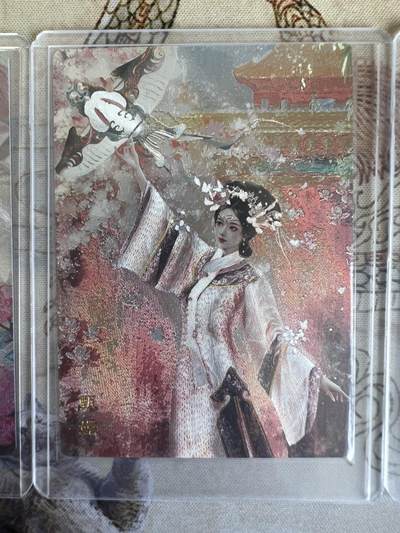 奇趣收藏卡牌拍卖第23场 山河潮玩协会  嘉宁 殷温娇，延渔 孔雀明王，雪舟 甄嬛  粗闪 各1张 全新覆膜卡夹卡膜保护