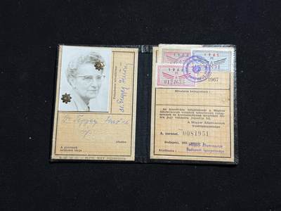 铭记历史！以史为鉴！戎马世界章牌大赏第104期 - 1960年代 匈牙利国铁(MÁV) 半价票优惠乘车证（含1965–1967年印花戳记，原持有人照片）