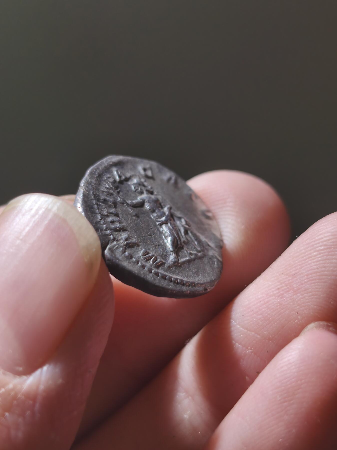 星盘世界钱币九月二十七日古典币精品专场 极美品古罗马帝国银币，卡拉卡拉，公元198-217，正面卡拉卡拉桂冠像,背面是战神马尔斯手持长矛，扶着盾牌非常经典的一个品种，品相也是极其优美铭文是MARTI PACATORI品相极为漂亮没有什么好形容的了，就是漂亮