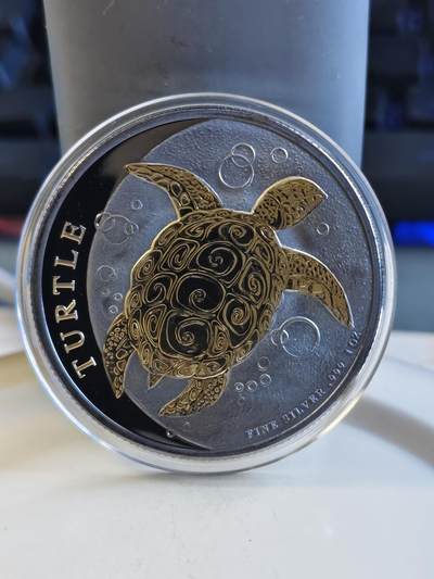 第175期拍卖【长期征集拍品】 - 纽埃2016年海洋动物玳瑁镀金钌化1盎司纪念银币，999银，发行200枚，有氧化