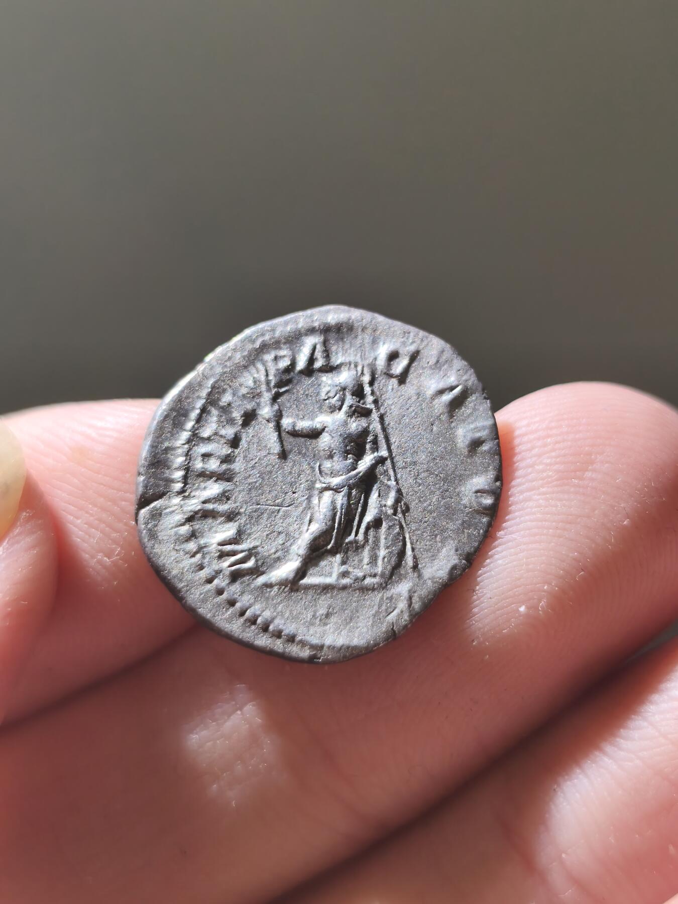 星盘世界钱币九月二十七日古典币精品专场 极美品古罗马帝国银币，卡拉卡拉，公元198-217，正面卡拉卡拉桂冠像,背面是战神马尔斯手持长矛，扶着盾牌非常经典的一个品种，品相也是极其优美铭文是MARTI PACATORI品相极为漂亮没有什么好形容的了，就是漂亮